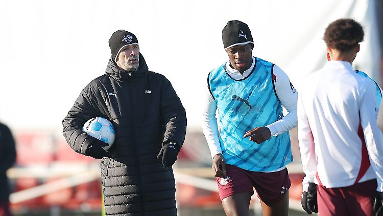Leipzig-Trainer Marco Rose plant offenbar ohne größere Strafe für El Chadaille Bitshiabu.