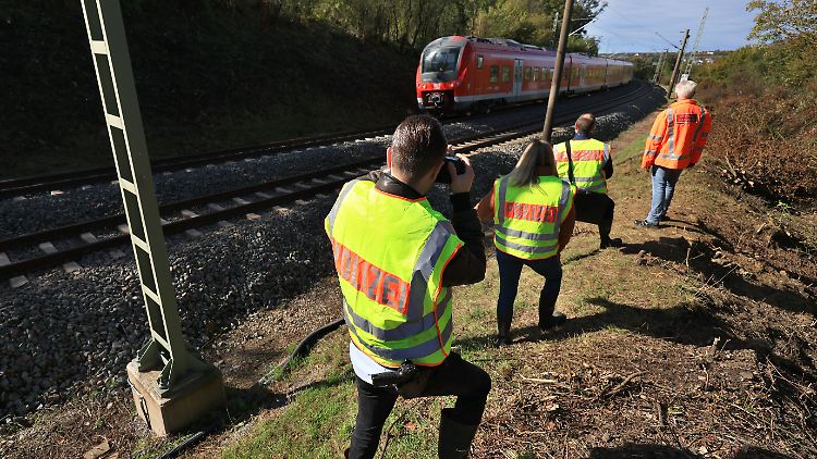 Nach dem tödlichen Unfall eines Sicherungspostens versuchten Experten, die Unfallursache zu klären.