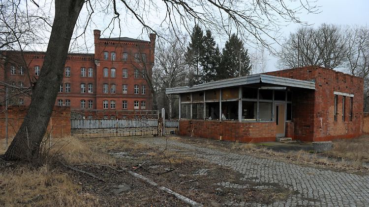 Diese Liegenschaft der sowjetischen Streitkräfte wurde 2012 vom Bund an das Land Brandenburg übergeben. 