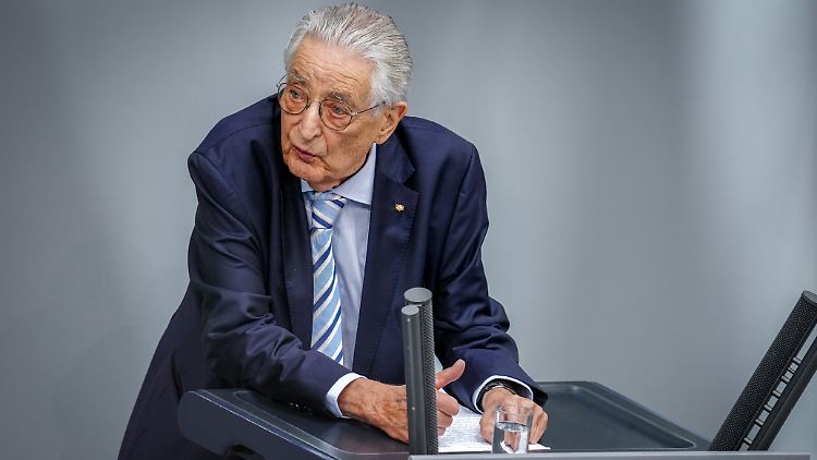 Gerhart Baum im September 2024 bei der Feierstunde zum 75. Jahrestag der konstituierenden Sitzung des Bundestages.