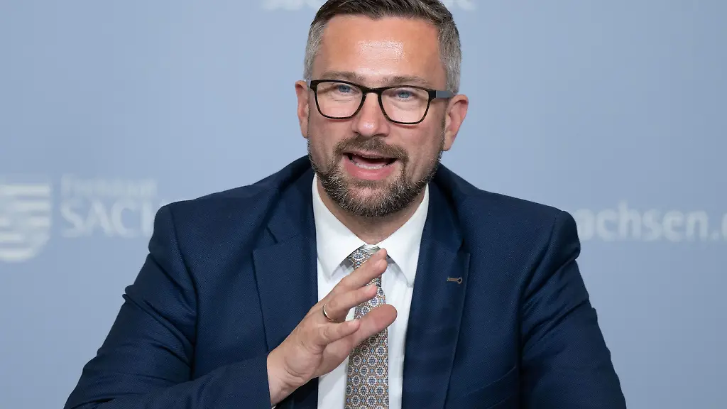 Martin-Dulig-nimmt-an-einer-Pressekonferenz-nach-einer-Kabinettssitzung-teil