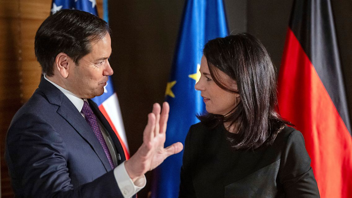 Die deutsche Außenministerin Annalena Baerbock trifft US-Außenminister Marco Rubio zu einem Gespräch auf der Münchner Sicherheitskonferenz.