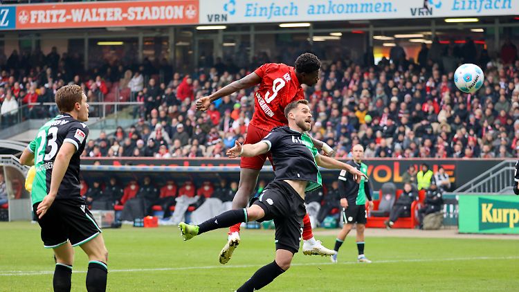 Der 1. FC Kaiserslautern schaffte es nicht, den Ball gegen Hannover 96 über die Torlinie zu zwingen.