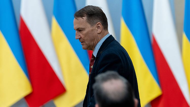Polens Außenminister Sikorski hatte die Beratungen bereits für Montag in Frankreich in Aussicht gestellt. Der genaue Zeitpunkt soll nach Angaben aus Paris aber noch nicht feststehen. 