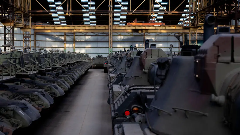 Wenn-man-Ruestungsgueter-liefert-dann-an-EU-Staaten-und-NATO-Mitglieder-oder-auch-an-die-Ukraine-weil-es-eine-angegriffene-Demokratie-ist-sagte-Hofreiter