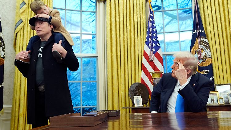 Trump sah während des Musk-Auftritts im Oval Office nicht durchgängig zufrieden aus. 