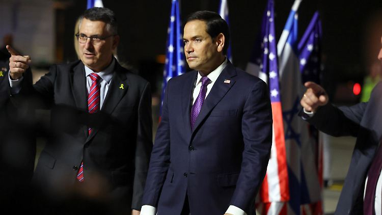 US-Außenminister Rubio wird bei seiner Ankunft in Israel von seinem Amtskollegen Saar empfangen.