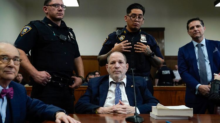 Der ehemalige Hollywood-Produzent wartet derzeit auf eine Neuverhandlung seines Vergewaltigungsprozesses in New York.