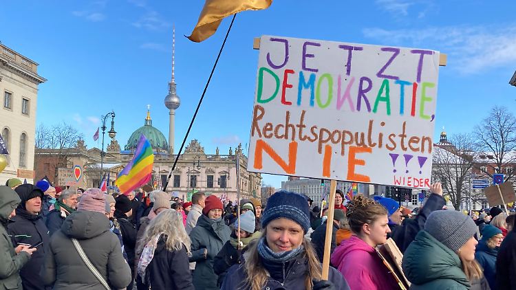 Die Demonstrierenden richten sich vor allem gegen eine "Normalisierung rechter Positionen".