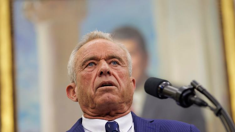 US-Gesundheitsminister Robert F. Kennedy setzt Trumps Einspar-Pläne in die Tat um.