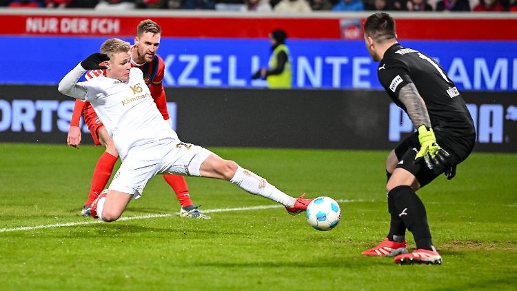 Jonathan Burkardt sammelte gegen Heidenheim zwei Scorerpunkte.