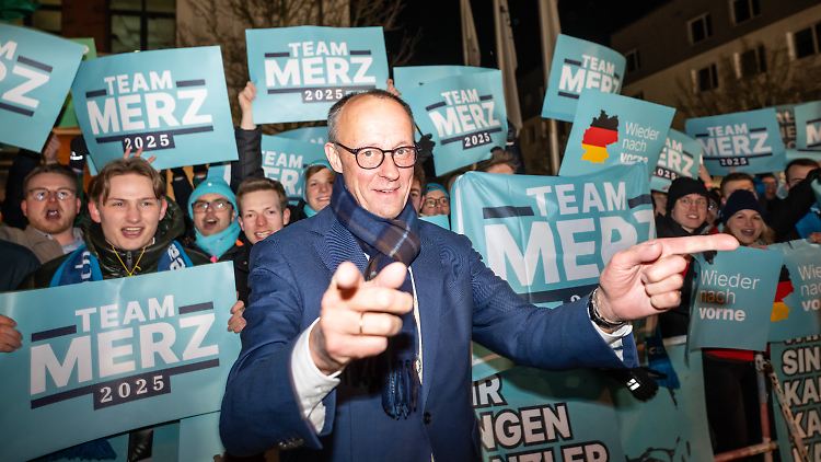 Merz -vor dem Quadrell traditionell von der Parteijugend bejubelt - macht nach Ansicht der Zuschauer im Anschluss die beste Figur.
