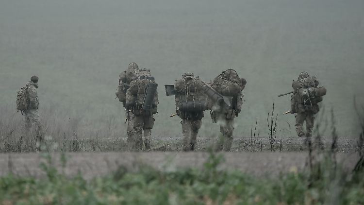 Erste Friedensgespräche zwischen den USA und Russland wird es wohl bald geben. Die Europäer stehen noch am Rande und werden am Montag ein eigenes Treffen veranstalten.