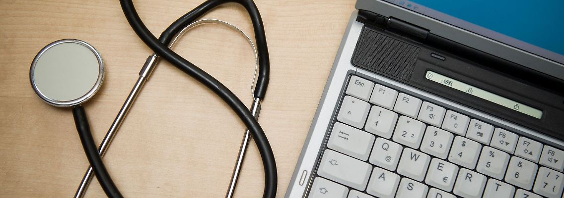 Die elektronische Patientenakte kommt laut Kassenärztlicher Vereinigung wegen technischer Mängel später als geplant. (Symbolbild)