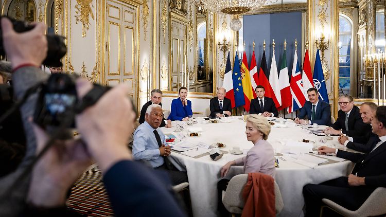 Neben mehreren EU-Staats- und Regierungschefs hatte Macron auch Nato-Chef Rutte und die Präsidentin der Europäischen Kommission von der Leyen geladen.