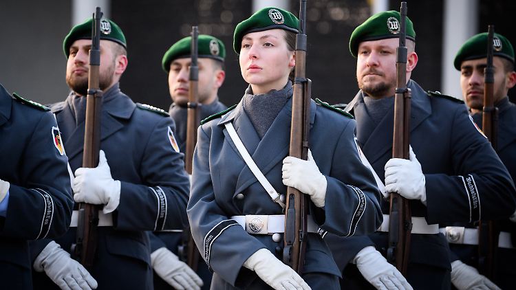Ein Wachbataillon der Bundeswehr vor rund einer Woche am Bendlerblock