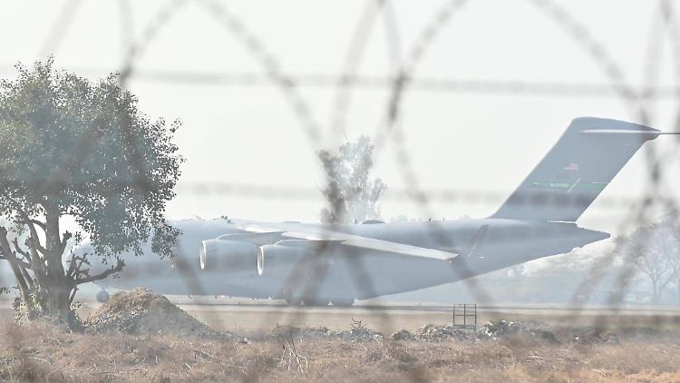 Ein Flieger, den die USA für Abschiebungen nutzen. 
