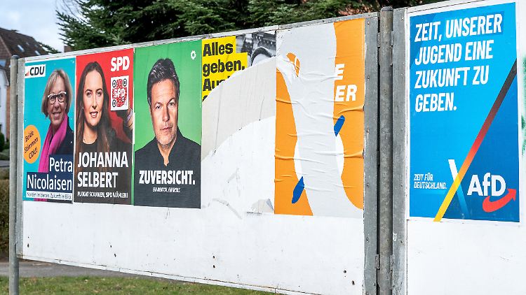 Wahlplakate in Schleswig. 