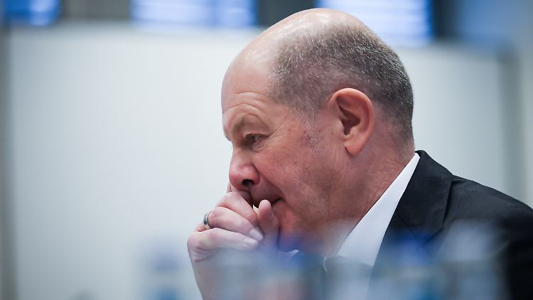 Scholz bei seinem dritten Auftritt vor dem Untersuchungsausschuss im Dezember 2024. Er erklärte wiederholt, sich nicht erinnern zu können, aber eine politische Einflussnahme ausschließen zu können.
