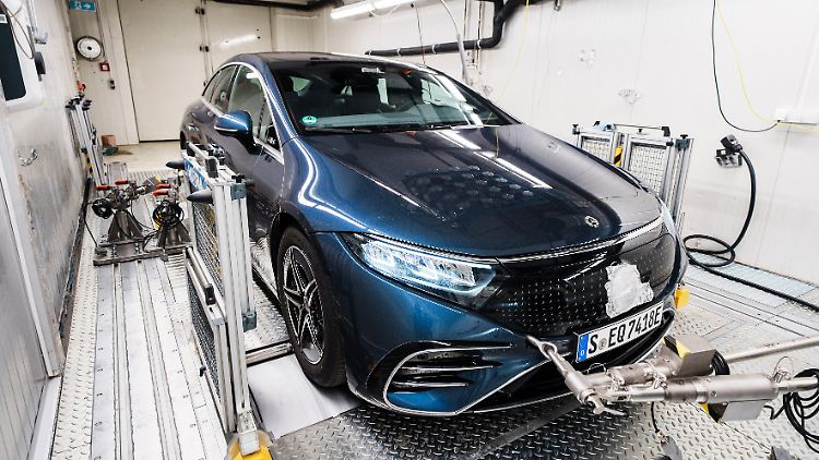 Der Sieger im ADAC-Reichweitentest: Mercedes-Benz EQS 450+.