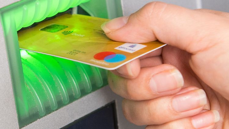 Banken und Sparkassen sind gesetzlich dazu verpflichtet, beim Kontoumzug mitzuhelfen.