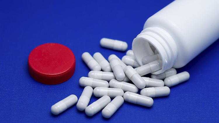 Antibiotika werden in Deutschland häufiger verschrieben. Zuletzt wurden wieder mehr solche Arzneien verordnet als im Vor-Corona-Jahr 2019.
