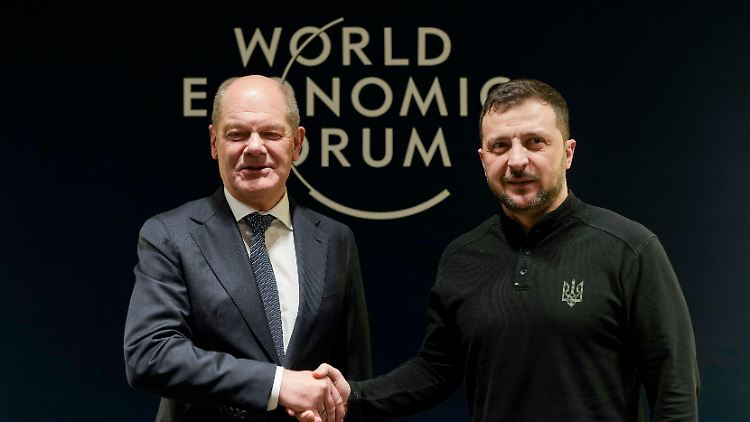 "Wolodymyr Selenskyj ist das gewählte Staatsoberhaupt der Ukraine", bekräftigt Scholz. 
