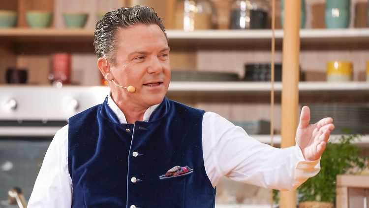 Stefan Mross während einer seiner Livesendungen von "Immer wieder sonntags" im September 2024. 