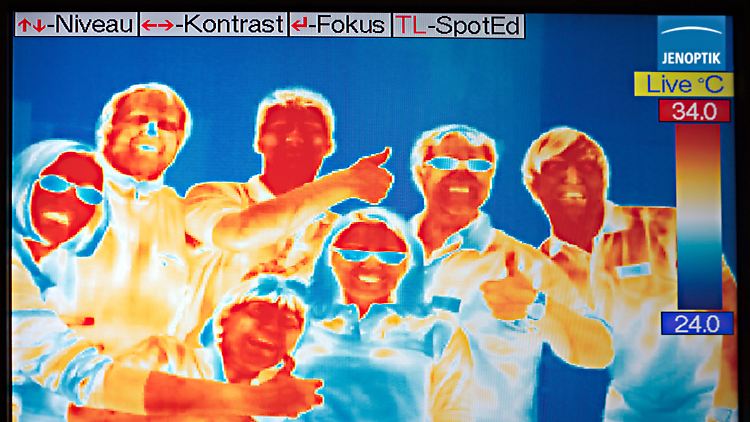 Optische Sensoren, Messtechnik und Verteidigung: Im Wärmebild machen Jenoptik-Mitarbeiter einen mehr als nur zufriedenen Eindruck.