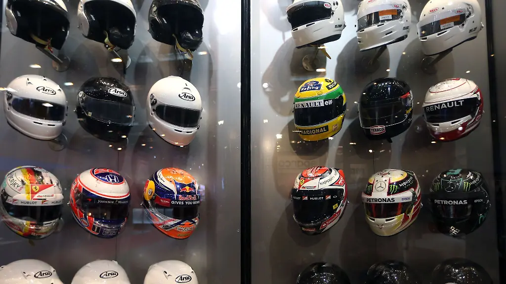 Ein-Helm-ist-keine-Jeans-Selbst-wer-sich-auf-ein-ganz-spezielles-Modell-eines-Herstellers-in-einer-bestimmten-Groesse-eingeschossen-hat-probiert-den-naechsten-Helm-besser-vor-dem-Neukauf-an