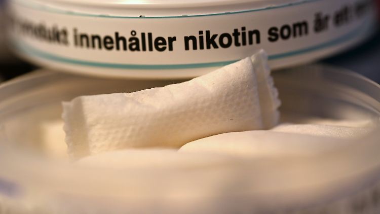In Deutschland dürfen Nikotinbeutel nicht in Läden verkauft werden. Also bestellen viele im Internet.