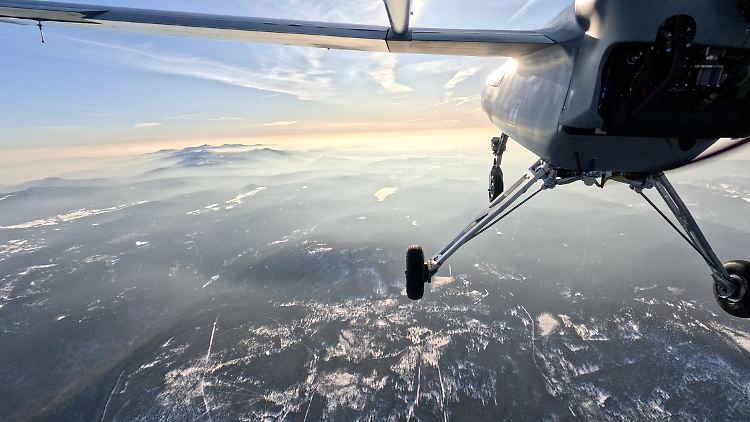 Eine Primoco One 150 im Einsatz als fliegende Antenne.