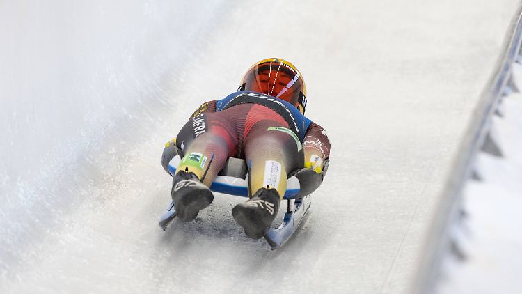 Julia Taubitz holte sich auf der letzten Kufe den Gesamt-Weltcup.