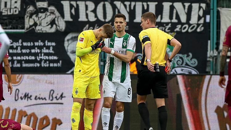 Jonas Omlin (l.) war untröstlich.