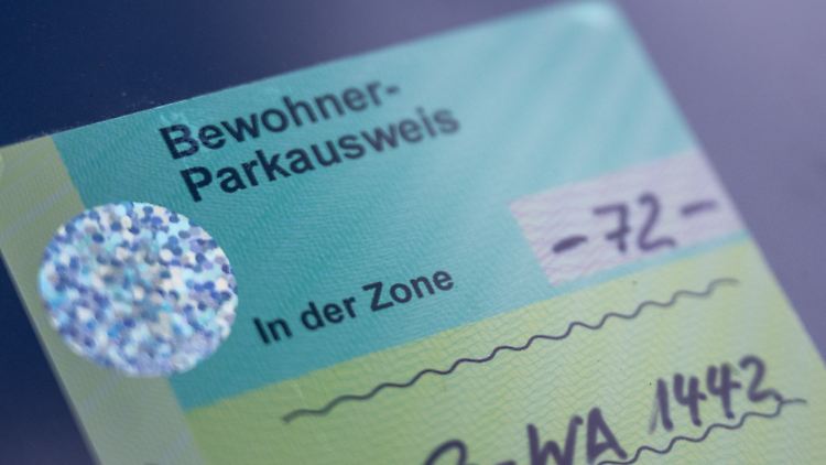 In Berlin kostet ein Anwohnerparkschein gerade einmal 10,20 Euro - für das gesamte Jahr.