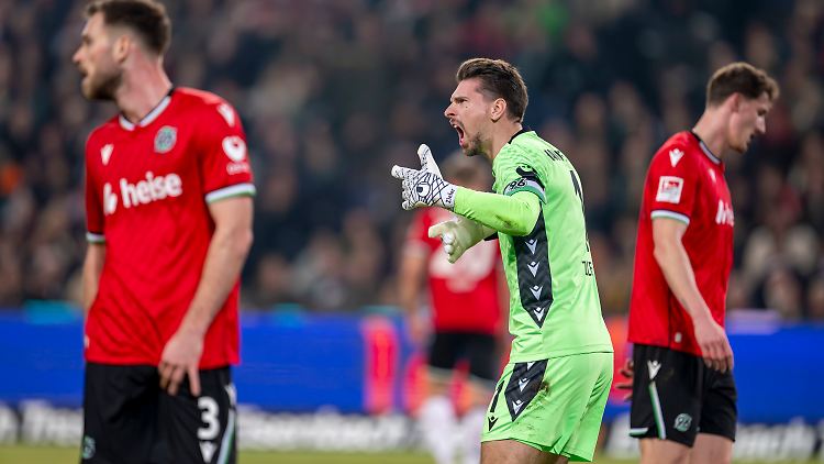 Ron-Robert Zieler hat wenig Spaß.