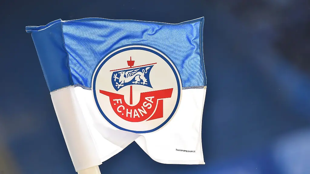 Blick-auf-eine-Eckfahne-des-FC-Hansa-Rostock