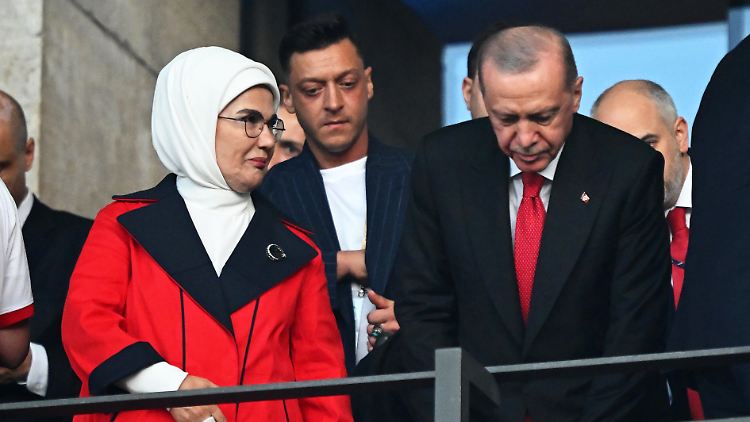 Özil und Erdogan im Berliner Olympiastadion bei der EM 2024.