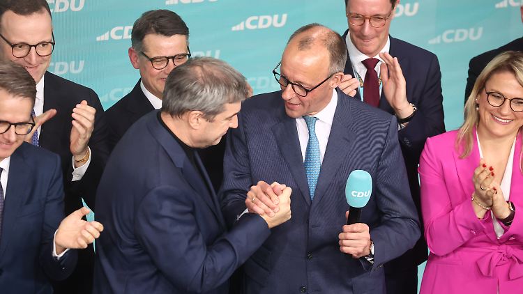 Geschafft: CSU-Chef Söder gratuliert Merz zum Wahlsieg. 