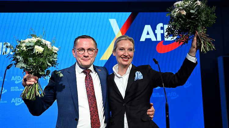 Die AfD-Chefs Tino Chrupalla und Alice Weidel feiern den Wahlerfolg ihrer Partei. 