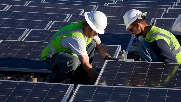 Fachleute der Energiewende wie Bauelektriker, Betriebstechniker, Schweißtechniker sowie Elektrotechnik-Ingenieure werden dringend gesucht.