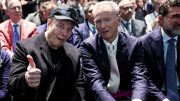Daumen hoch für die schnelle Stimmenauszählung: Elon Musk hat mal ein Lob für Deutschland übrig.