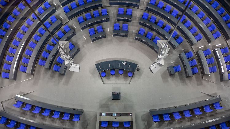 Von insgesamt 630 Abgeordneten sind im neuen Bundestag 204 Frauen und 426 Männer. 