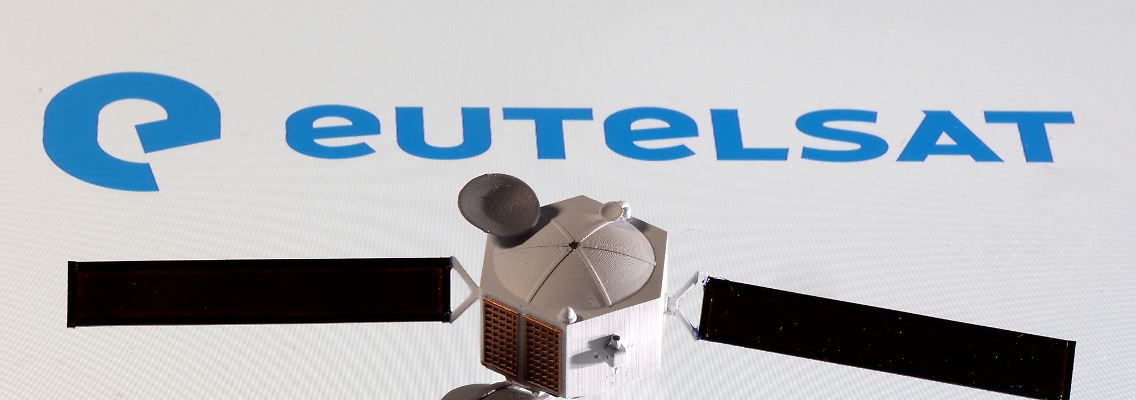 2022-05-09T210621Z_1852286692_RC2DGT9PNAM8_RTRMADP_3_EUTELSAT-COM-RESULTS.JPG