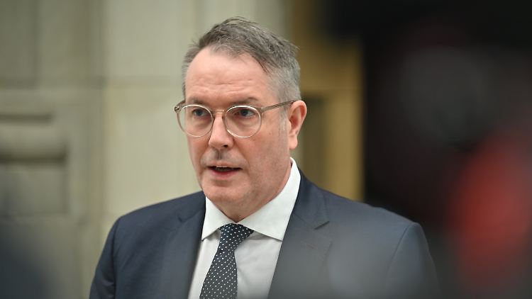 Ministerpräsident Schweitzer appelliert an das Verantwortungsgefühl des CDU-Chefs. 