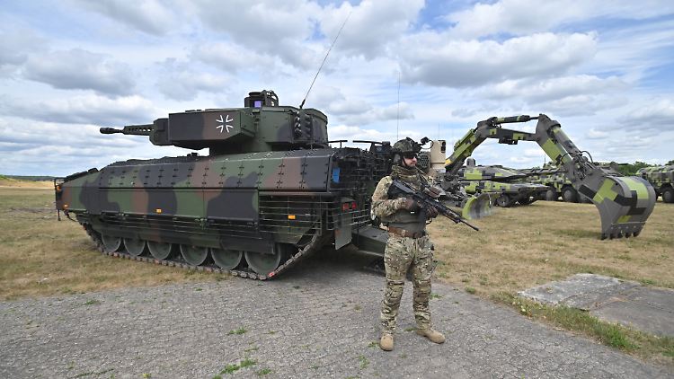 Aufgrund des Krieges in der Ukraine verzeichnen Rüstungsunternehmen wie Rheinmetall und Diehl einen deutlichen Aufschwung.