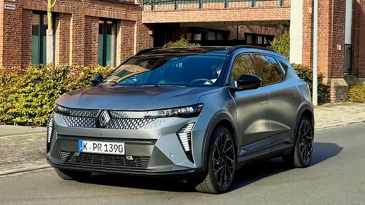 Renault Scenic klingt nach biederer Familienkutsche, dabei ist das SUV ganz schön sportiv.