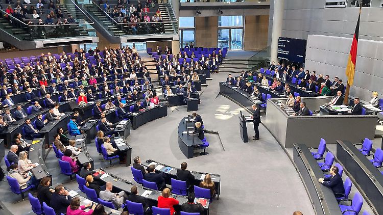 Im neuen Bundestag haben AfD und Linke so viele Stimmen, dass Union, SPD und Grüne zusammen nicht mehr eine Zweidrittelmehrheit erreichen können. Damit sind sie bei einer Reform der Schuldenbremse auf die Opposition angewiesen.