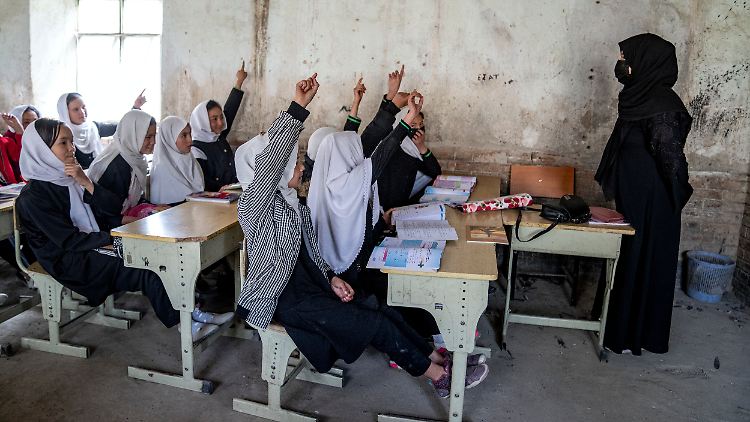 Mädchen in Afghanistan dürfen nur noch bis zur sechsten Klasse die Schule besuchen.