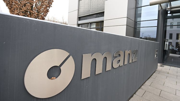 Manz beliefert Kunden aus der Automobilindustrie und der Batteriefertigung.